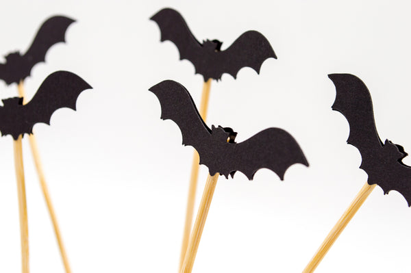 DIY HALLOWEEN CRAFTS: 1O Ways To Create Halloween Bats And Pumpkins